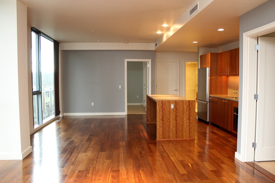 Building Photo - 841 S Gaines St