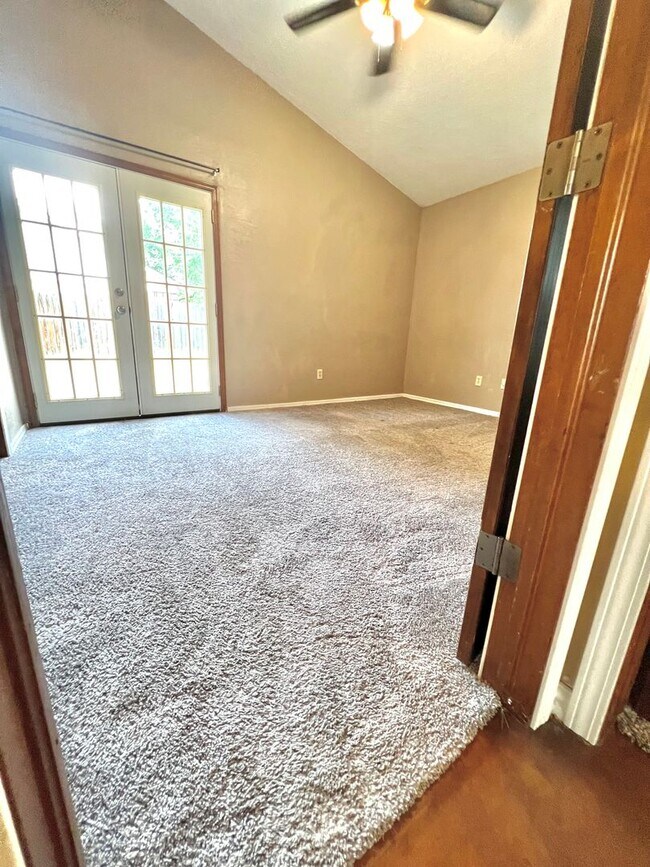 Building Photo - 3bed 2bath 2car now available