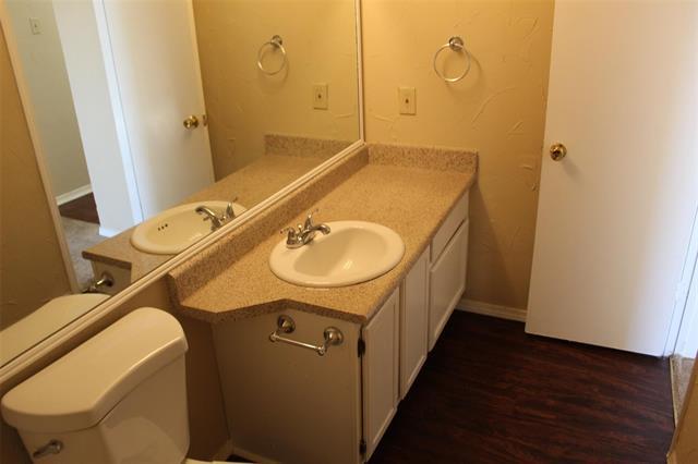 Building Photo - 18333 Roehampton Dr