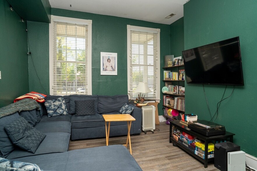 Building Photo - 1904 W Main St