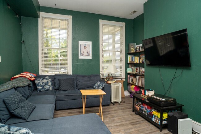 Building Photo - 4-5 Bedroom Single Family Home Located in the Fan/Richmond VA