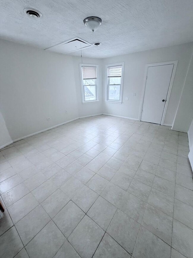 Building Photo - 4004 Storer Ave