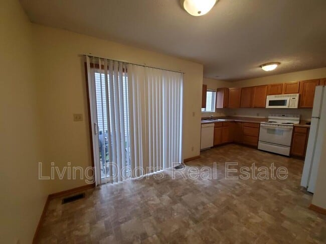 Building Photo - 6441 Whitewater Ln