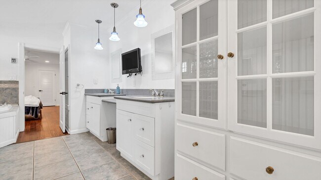 Building Photo - Luxurious FURNISHED 4BR/3BA Pool Home with...