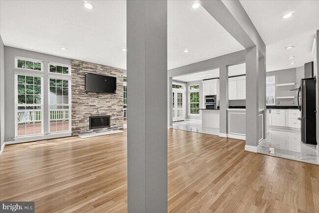 Building Photo - 6455 Saddlebrook Ln