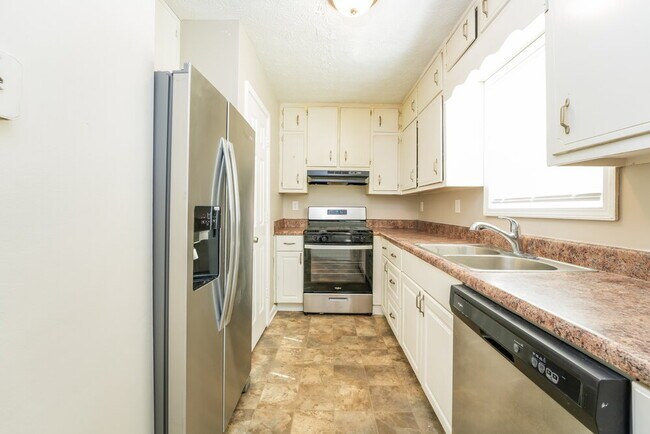 Building Photo - 2627 Country Trace SE