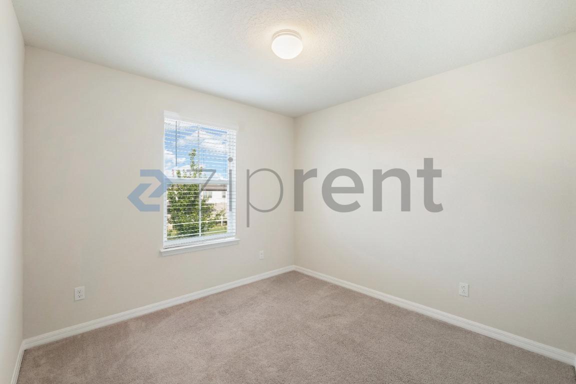 Building Photo - Unit
