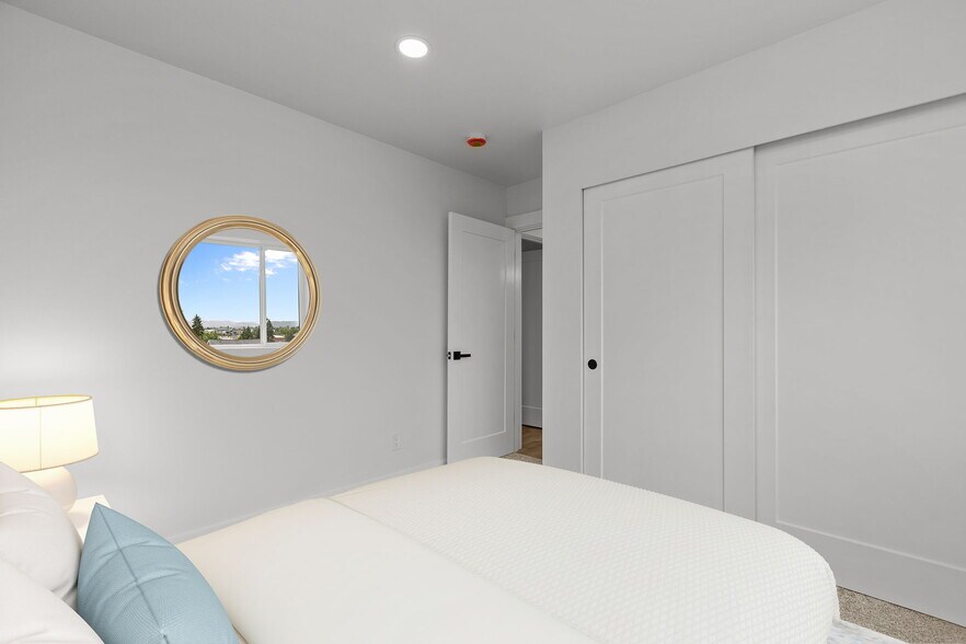 Building Photo - 605 Prospect Ave N