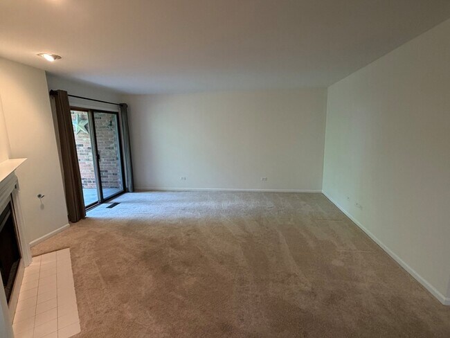 Building Photo - 986 West Ct
