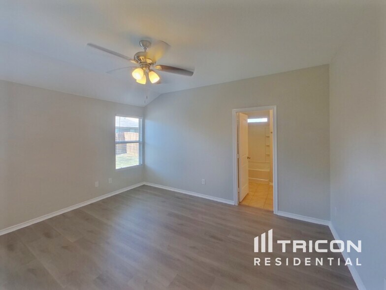 Building Photo - 2445 Carolina Dr