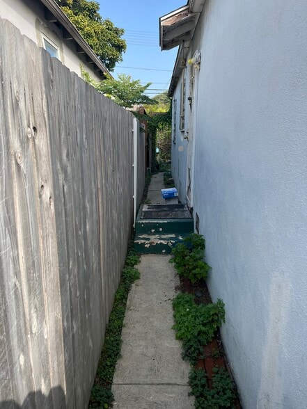 Walkway to studio - 4046 Alla Rd