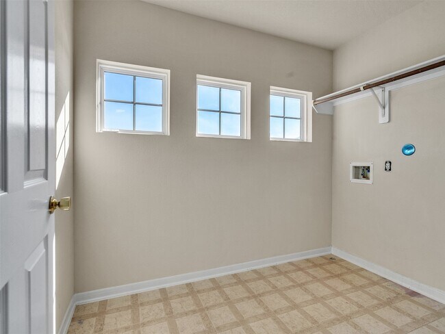 Building Photo - 9915 Valance Way