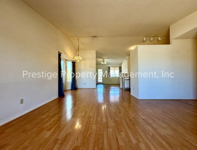 Building Photo - ***RENT SPECIAL*** 3/2 Beautiful Rita Ranch Home With Open Design!!!