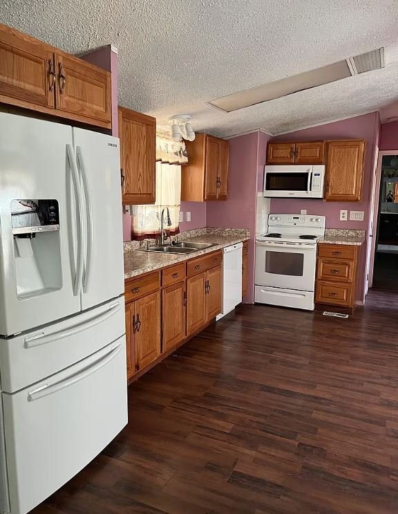 Building Photo - 2640 S Cottonwood Ln