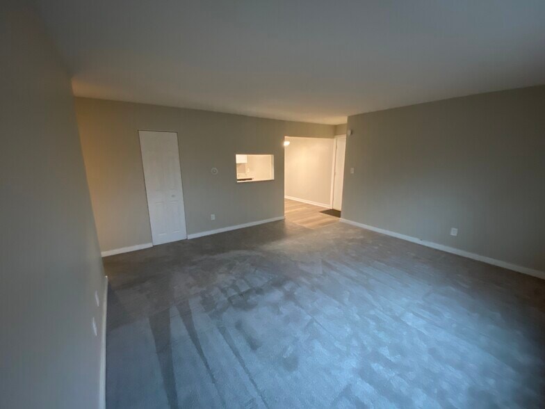 Building Photo - 125 Twin Oaks Dr