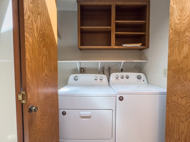 Building Photo - Spacious 3 Bedroom 1 Bath Ranch House  in ...