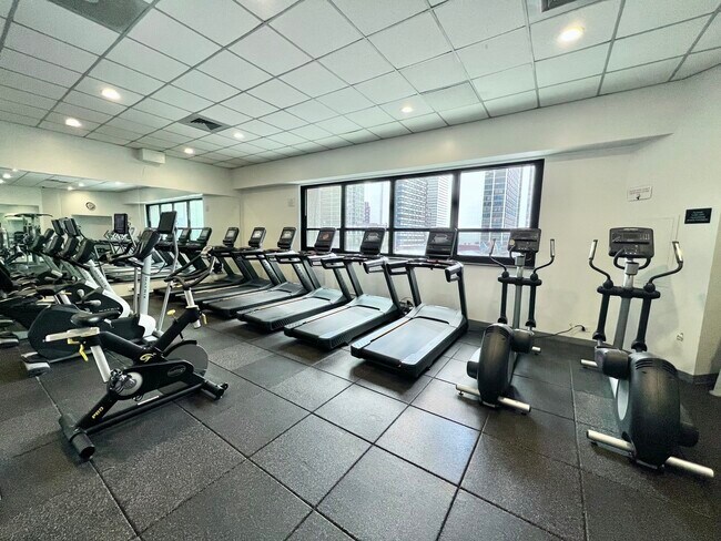 Building Photo - 1030 N State St