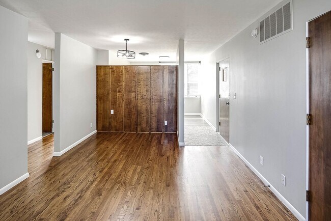 Building Photo - Amazing 2-Bedroom Apartment in Millard!