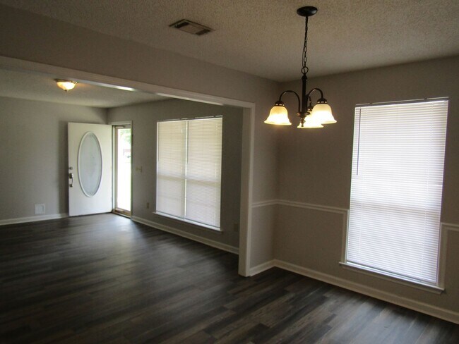 Building Photo - 110 Tempest Ln