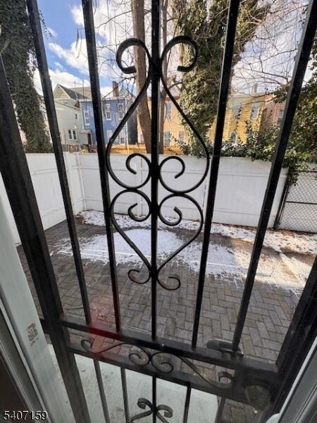 Building Photo - 81 N Day St