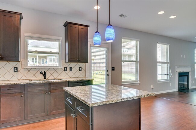 Building Photo - 1543 Driftwood Ln