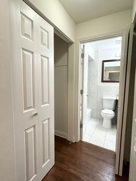 Building Photo - 3732 N Pine Grove Ave