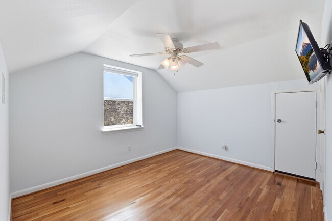 Building Photo - 180 Grove Rd