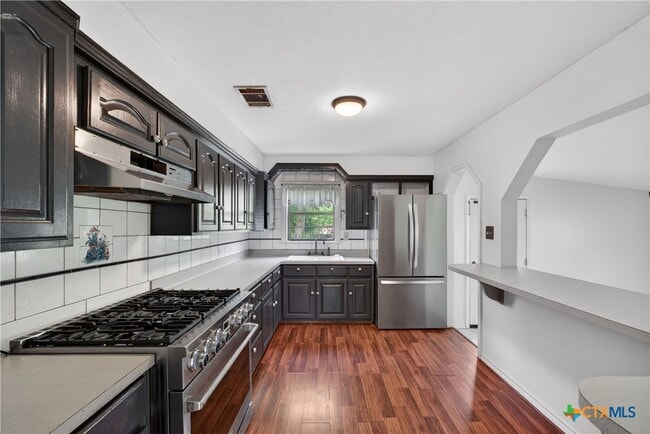 Building Photo - 14 Steele St