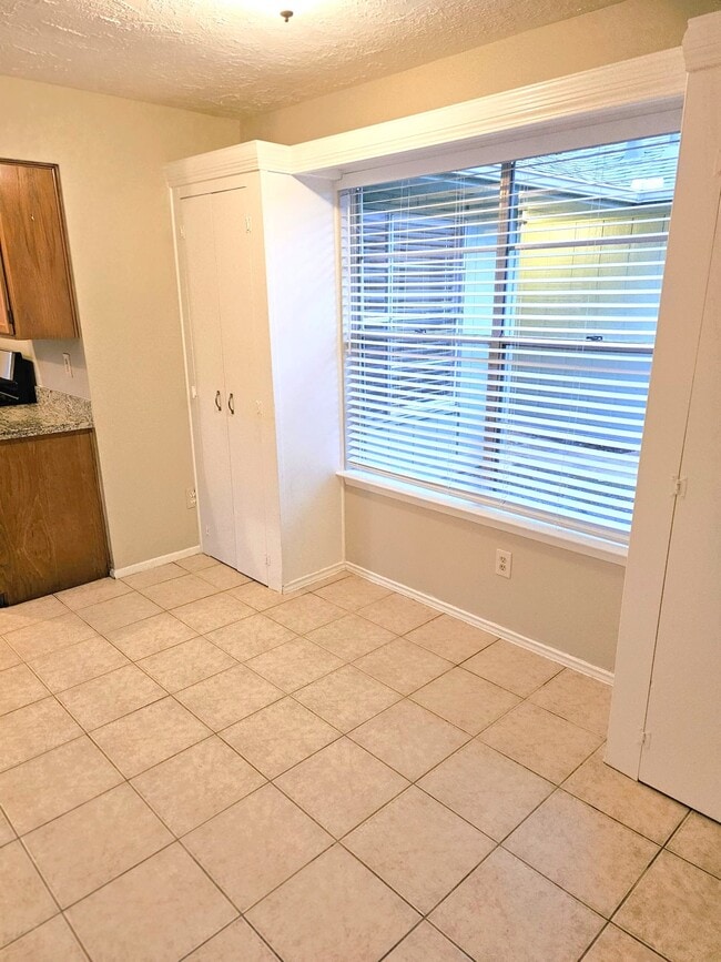 Building Photo - 2503 Brookford Dr