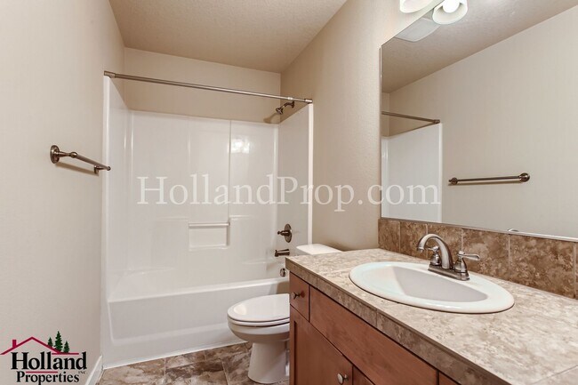Building Photo - Beautiful Home With Balcony and Great Location! ** NEW PRICE $2,595 and REDUCED SECURITY DEPOSIT **
