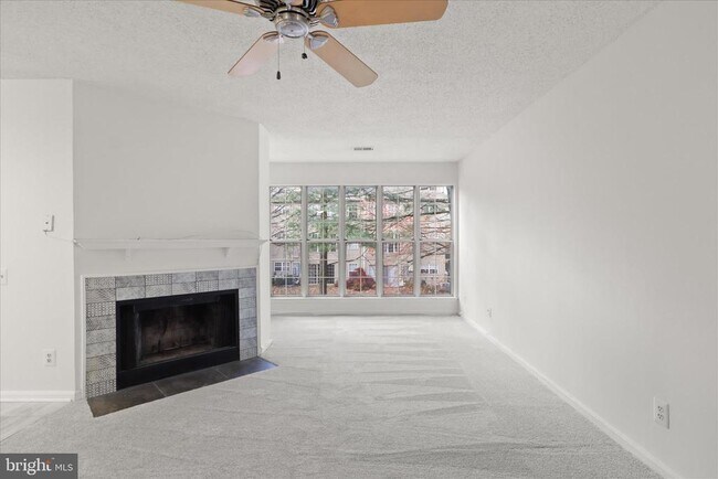 Building Photo - 12018 Golf Ridge Ct