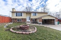 Building Photo - 1312 Roger Cir