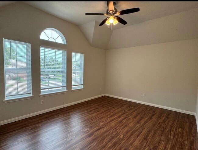 Building Photo - 5015 Cottonglen Ct