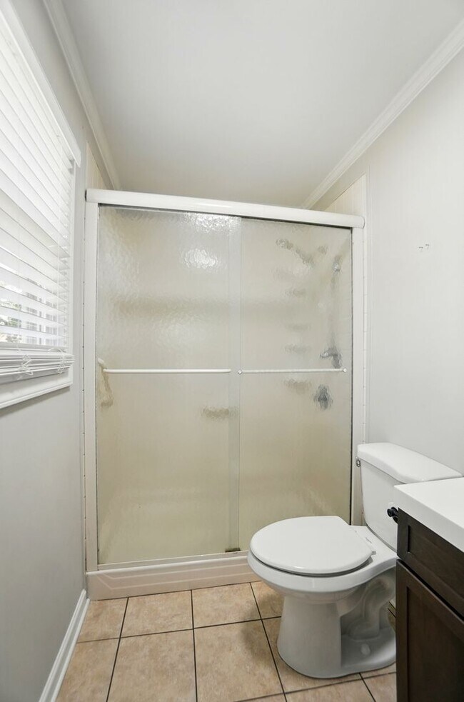 Building Photo - Renovated Gem in Gastonia with Walkout Bas...