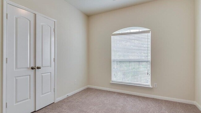 Building Photo - 13033 Tobin Dr