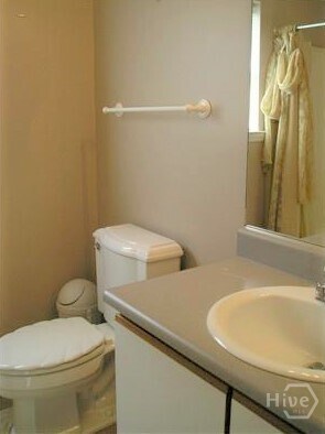 Building Photo - 2 St Ives Dr