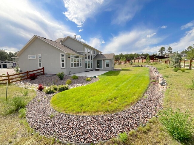 Building Photo - 5 Bedroom Home Available Near Baptist Rd &...