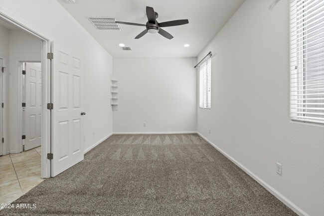 Building Photo - 5345 W Desert Hollow Dr