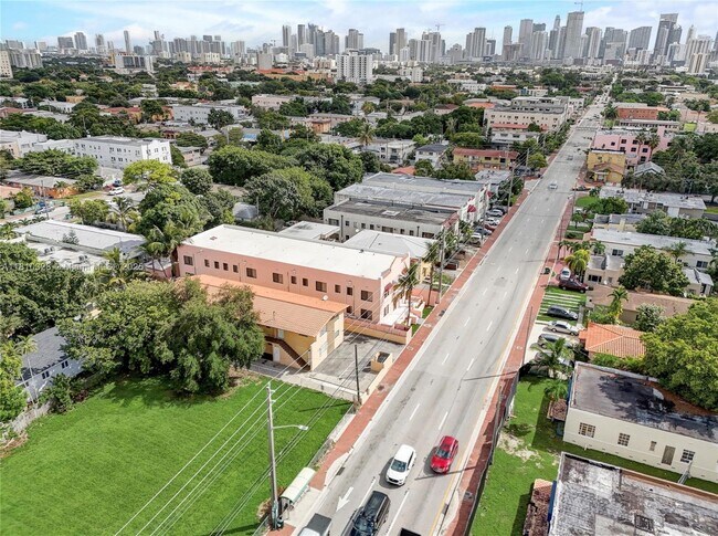 Building Photo - 1553 SW 7th St