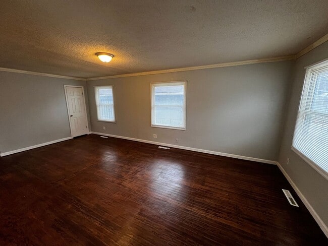 Building Photo - Freshly Painted 2-Bedroom with Refinished Hardwood Floors