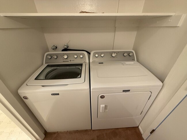 Building Photo - TWO BEDROOM PLUS LOFT, ONE AND HALF BATH T...