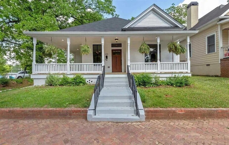 Primary Photo - 632 Grady Pl SW