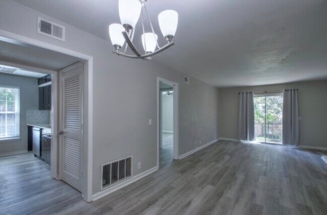 Building Photo - 2116 Hobbs Rd
