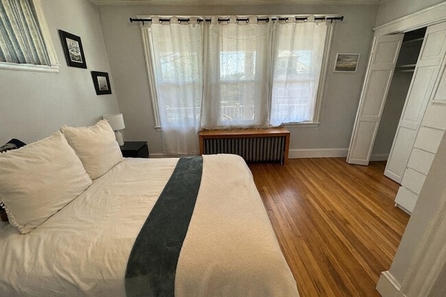 Building Photo - 72 S Crescent Circuit