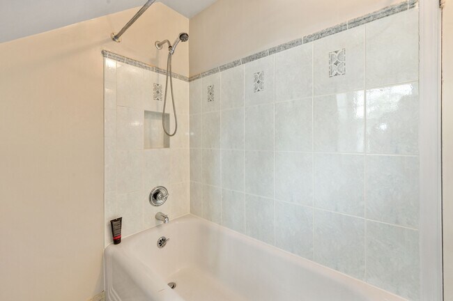 Building Photo - 5325 Chevy Chase Pky NW