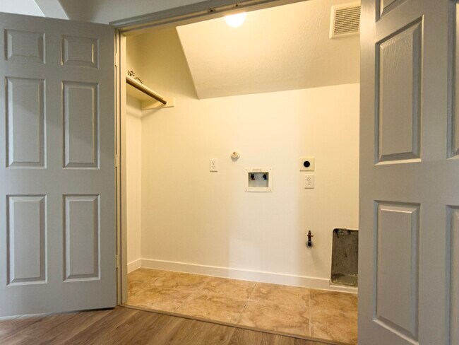 Building Photo - 2802 Ridgeglen Ln