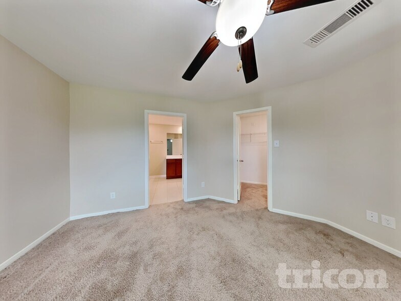 Building Photo - 832 Painted Bison Dr