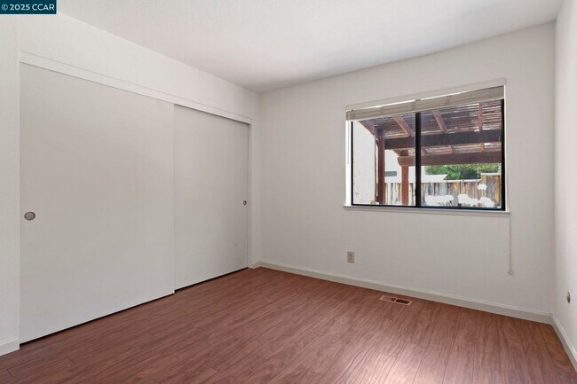Building Photo - 332 Cameron Cir