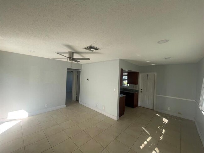 Building Photo - 363 SW 15th St