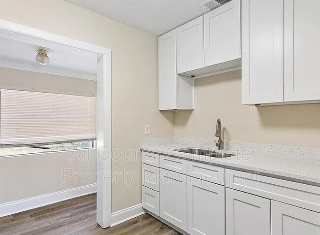 Building Photo - 5463 Marcia Cir